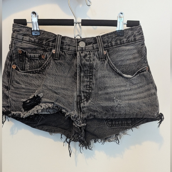 Levi's Distressed Vintage Denim shorts - Picture 2 of 2